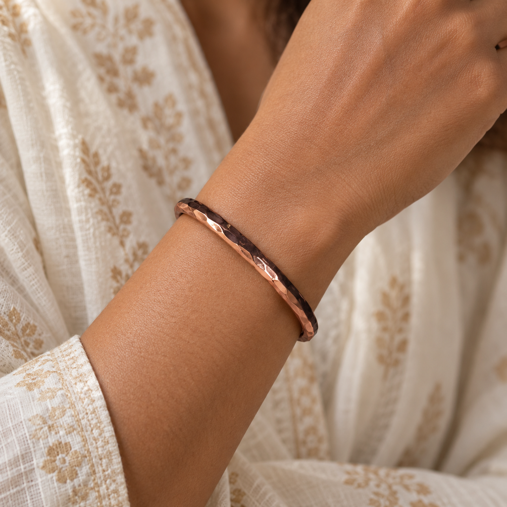Pulsera Elegante de Superficie Texturizada