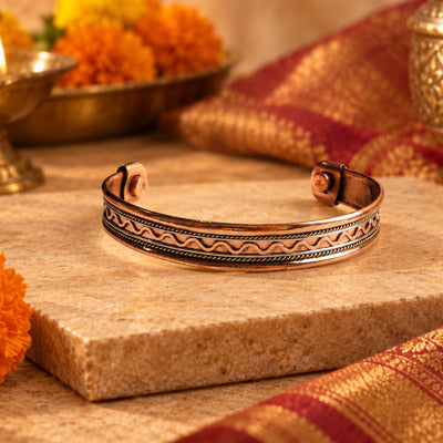 Pulsera de cobre graduable, brazalete oriental y joyería artesanal.