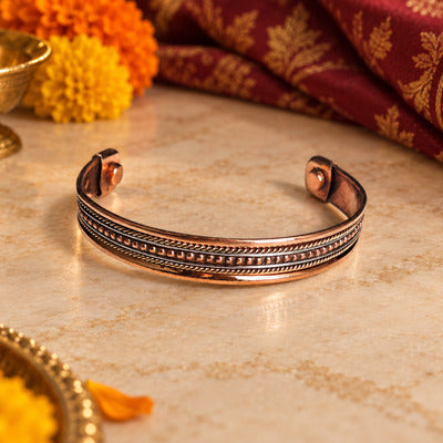 pulsera de cobre, brazalete ajustable, joyería oriental y accesorio elegante