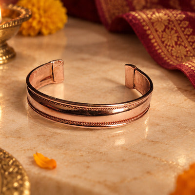 pulsera de cobre, brazalete ajustable, joyería oriental y diseño minimalista